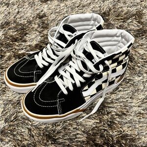 🖤🤍🤎 Vans Black and White High-Top Sneakers